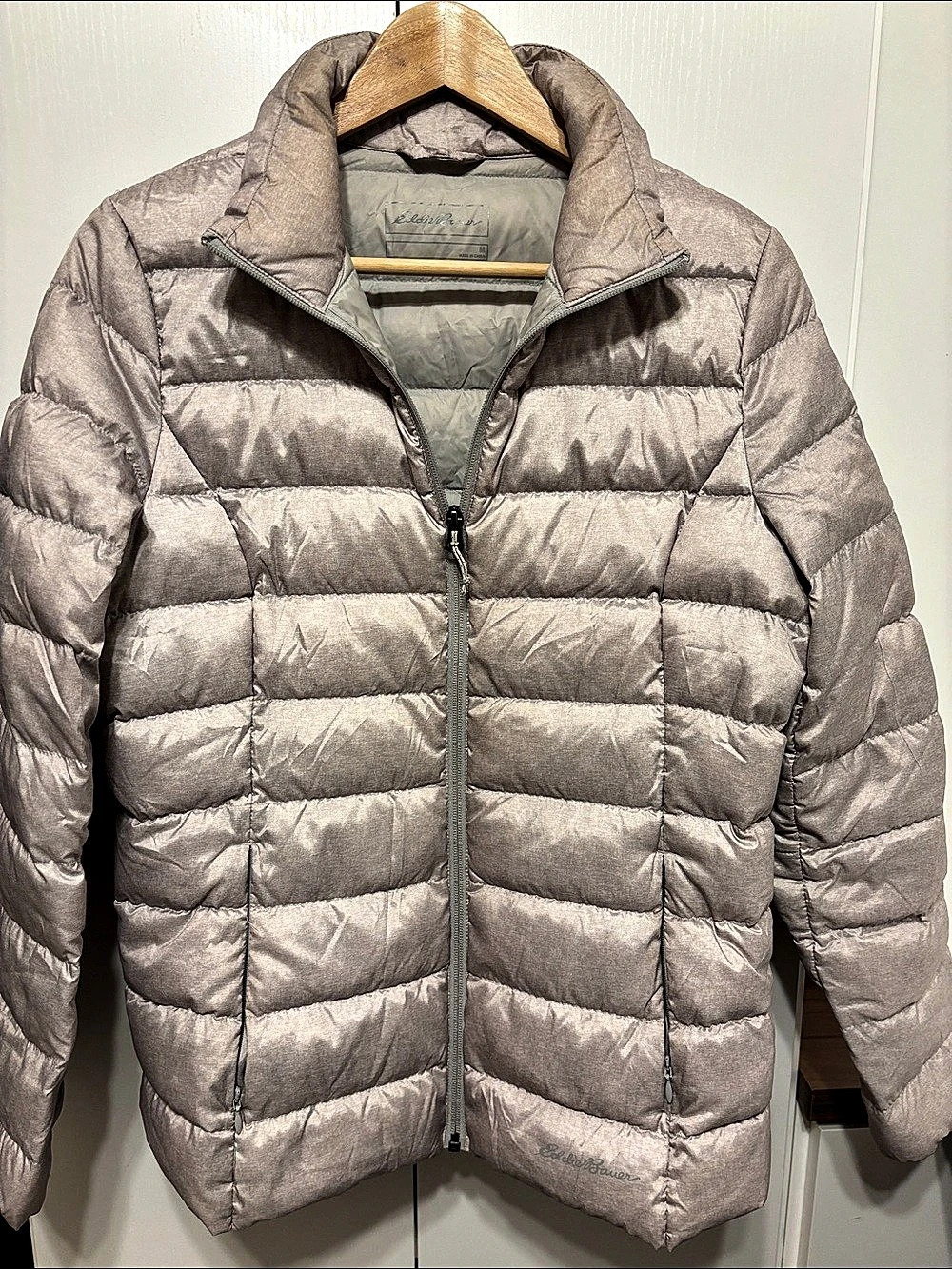 Women's Lightweight Down Puffer Jacket in Sand - M